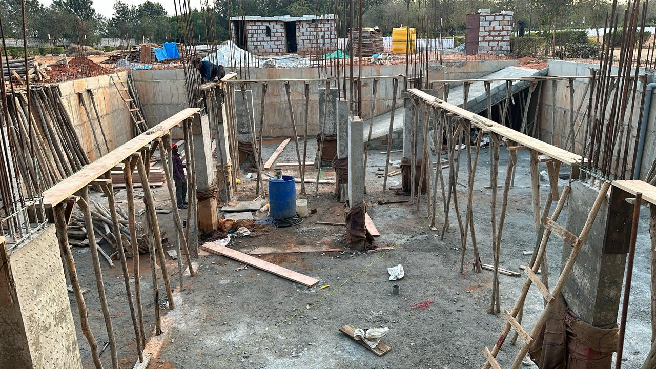 Slab propping and beam shuttering at foundation level