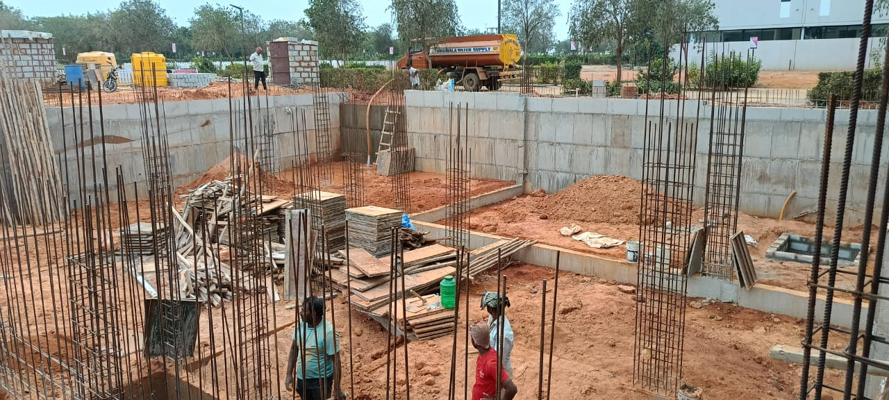 Basement retaining walls and column reinforcement at a HITNAL INFRA site